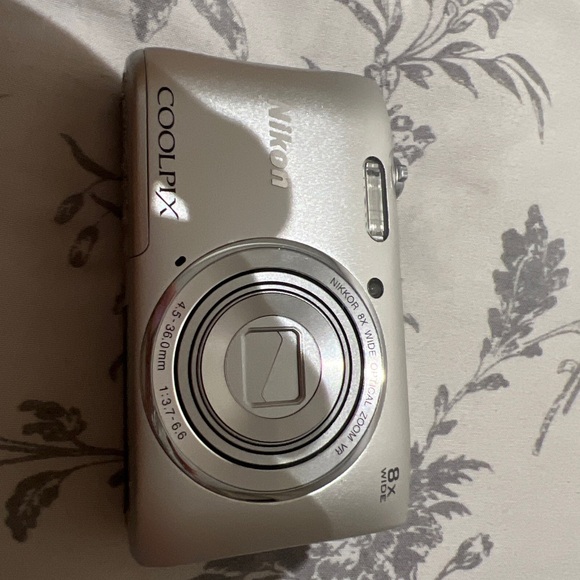 Nikon Coolpix S3600 20.1MP MINT condition - Picture 5 of 5